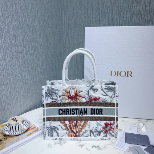 KLEINE DIOR BOOK TOTE Geborduurd M1296-7