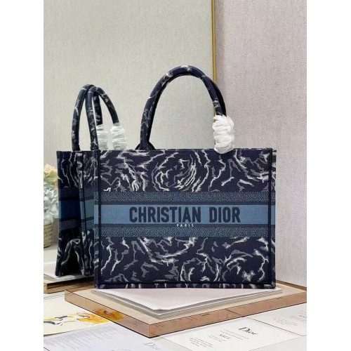 KLEINE DIOR BOOK TOTE Geborduurd C1287-31 blauw