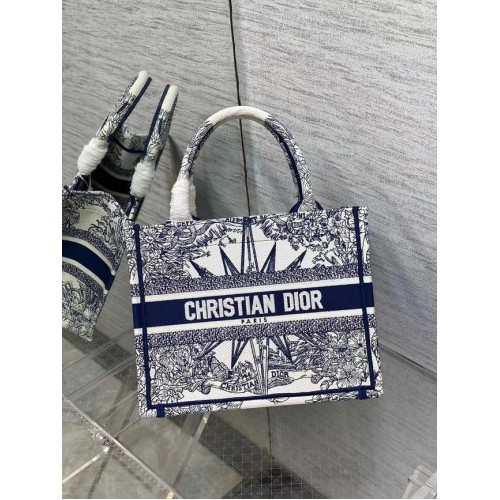 KLEINE DIOR BOOK TOTE Wit en blauw veelkleurig Reve dInfini-borduursel M1265ZR