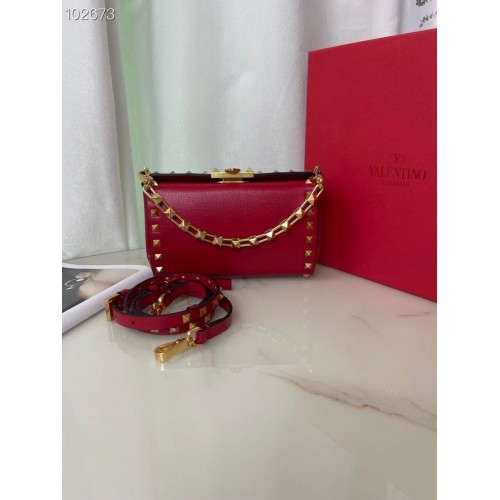 VALENTINO GARAVANI Rockstud Alcove Grain kalfsschoudertas V0189 rood