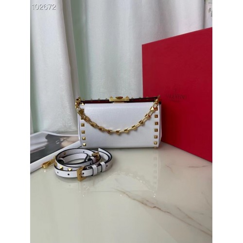 VALENTINO GARAVANI Rockstud Alcove Grain kalfsschoudertas V0189 wit
