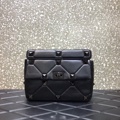 VALENTINO GARAVANI Roman Stud Large Napa schapenleer 1189L zwart