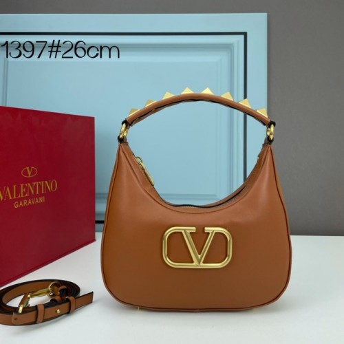 VALENTINO GARAVANI STUD SIGN Hobo-tas van kalfsleer 1W2B0K69 Caramel