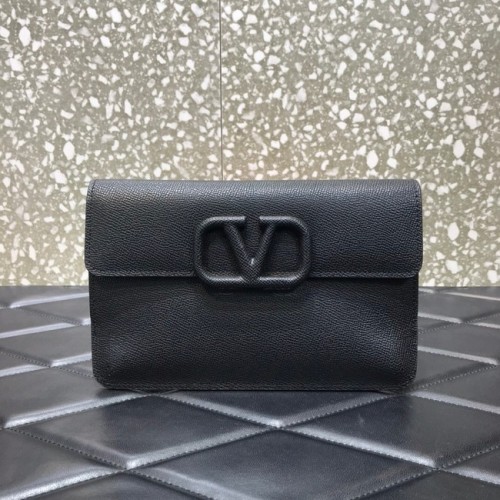 VALENTINO GARAVANI Stud Sign clutch van generfd kalfsleer 0650 zwart