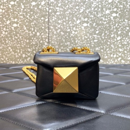 VALENTINO GARAVANI mini One Stud schapenvacht schoudertas XW0P0X98H zwart