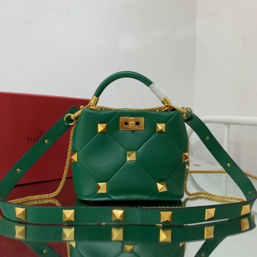 Valentino medium Garavani Roman Stud V1198 groen