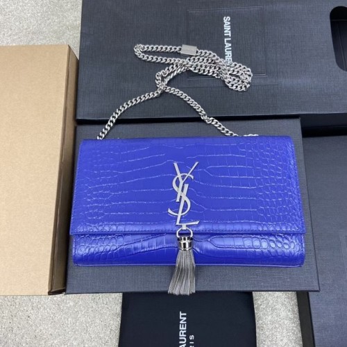 YSL KATE MEDIUM MET KWASTJE IN GLANZEND LEER MET KROKODIL-RELIËF B377829 blauw