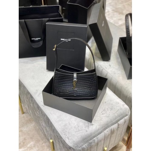 YSL LE 5 A 7 HOBOTAS IN GLANZEND LEER MET KROKODIL-RELIËF Y687228 zwart