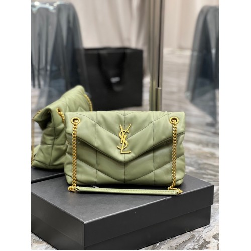 Yves Saint Laurent LOULOU PUFFER MEDIUM TAS IN GEWATTEERD GEROOFLIJST MAT LEER Y577475 LICHTGROEN