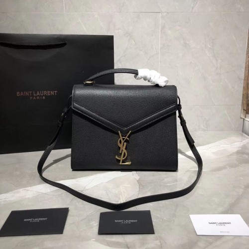 Yves Saint Laurent CASSANDRA TOP HANDVAT MEDIUM TAS IN GRAIN DE POUDRE RELIEF LEER Y578000 Zwart