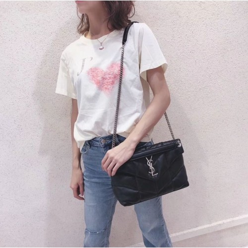 Yves Saint Laurent LOULOU PUFFER KLEINE TAS IN GEWATTEERD GEROOFLIJST MAT LEER Y577476 Zwart