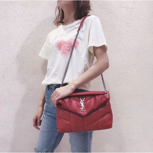 Yves Saint Laurent LOULOU PUFFER KLEINE TAS IN GEWATTEERD GEROOFLIJST MAT LEER Y577476 Rood