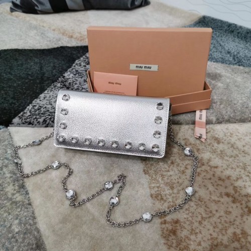 miu miu matelasse nappa lederen clutch 5DH044 zilver
