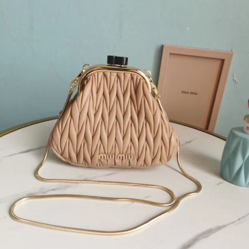 miu miu Matelasse nappa lederen schoudertas 5BB016L lichtroze