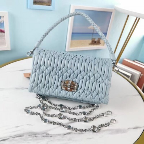 miu miu Matelasse Nappa Leren Schoudertas 5BP012M lichtblauw