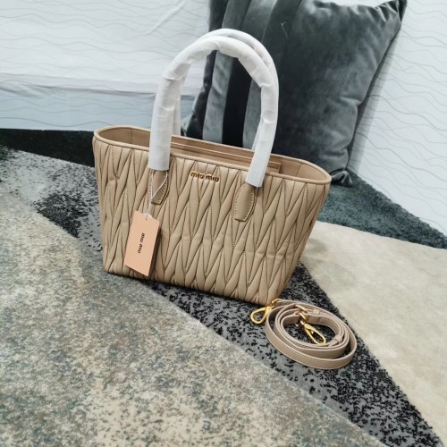 miu miu tas van nappaleer met handvat aan de bovenkant 5BG163 abrikoos