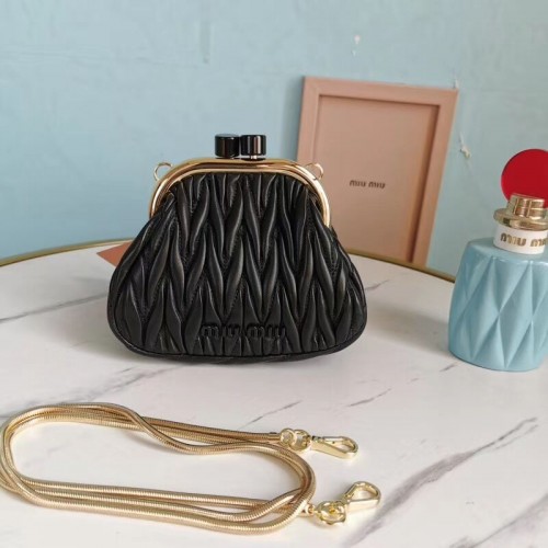 miu miu matelasse nappa lederen mini-schoudertas 5BB017S zwart