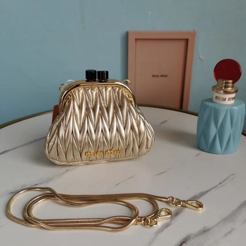 miu miu mini-schoudertas van matelasse nappaleer 5BB017S goud