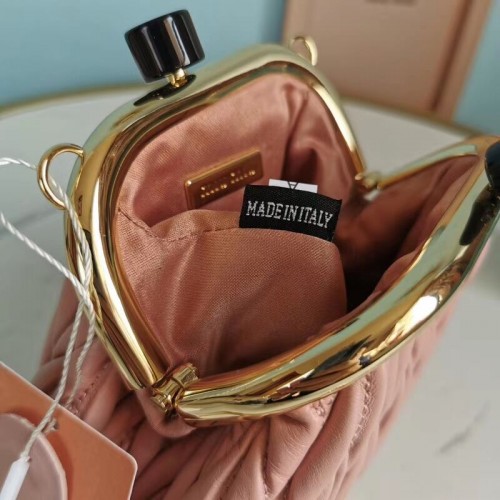 miu miu matelasse nappa lederen mini-schoudertas 5BB017S roze