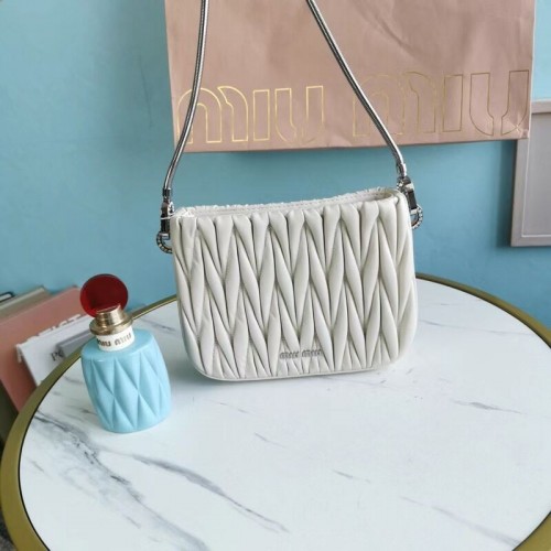 miu miu mini-schoudertas van matelass nappaleer 5BH200 zilver