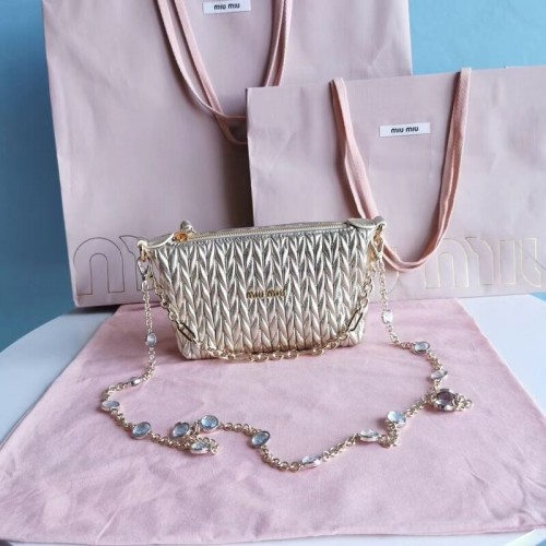 miu miu matelasse nappa lederen mini schoudertas 6BE641 goud