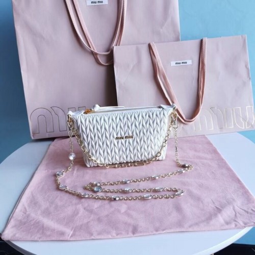 miu miu matelasse mini-schoudertas van nappaleer 6BE641 wit