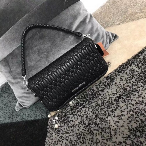 miu miu Matelasse Nappa Leren schoudertas 5BD140G zwart